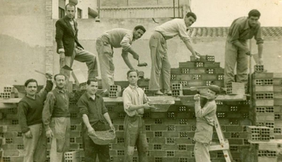 Los albañiles madrileños por la seguridad en el trabajo en 1919