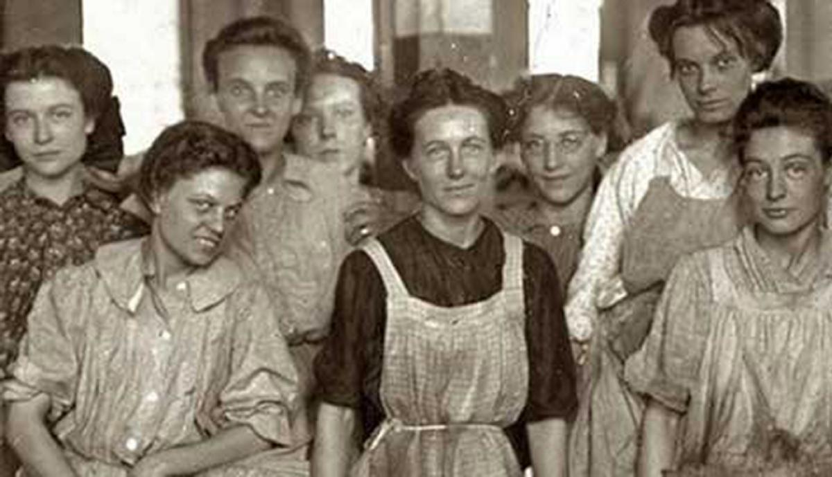 Amparo Martí y las obreras en huelga en 1916